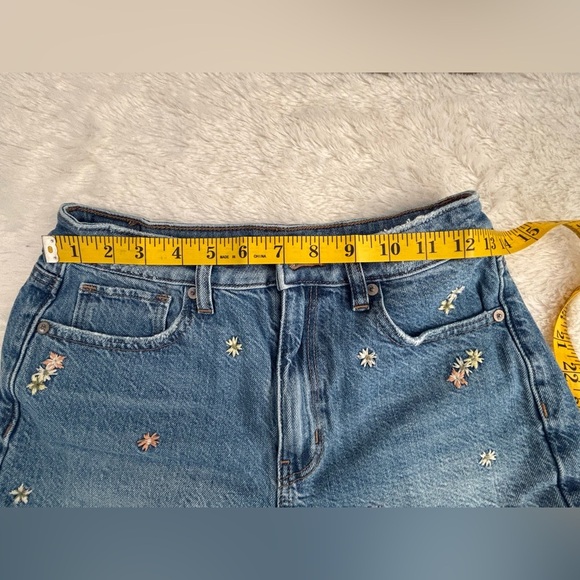 2 American Eagle Outfitters Blue Jean Shorts Distressed Frayed Hem - Size 2 - Picture 4 of 14